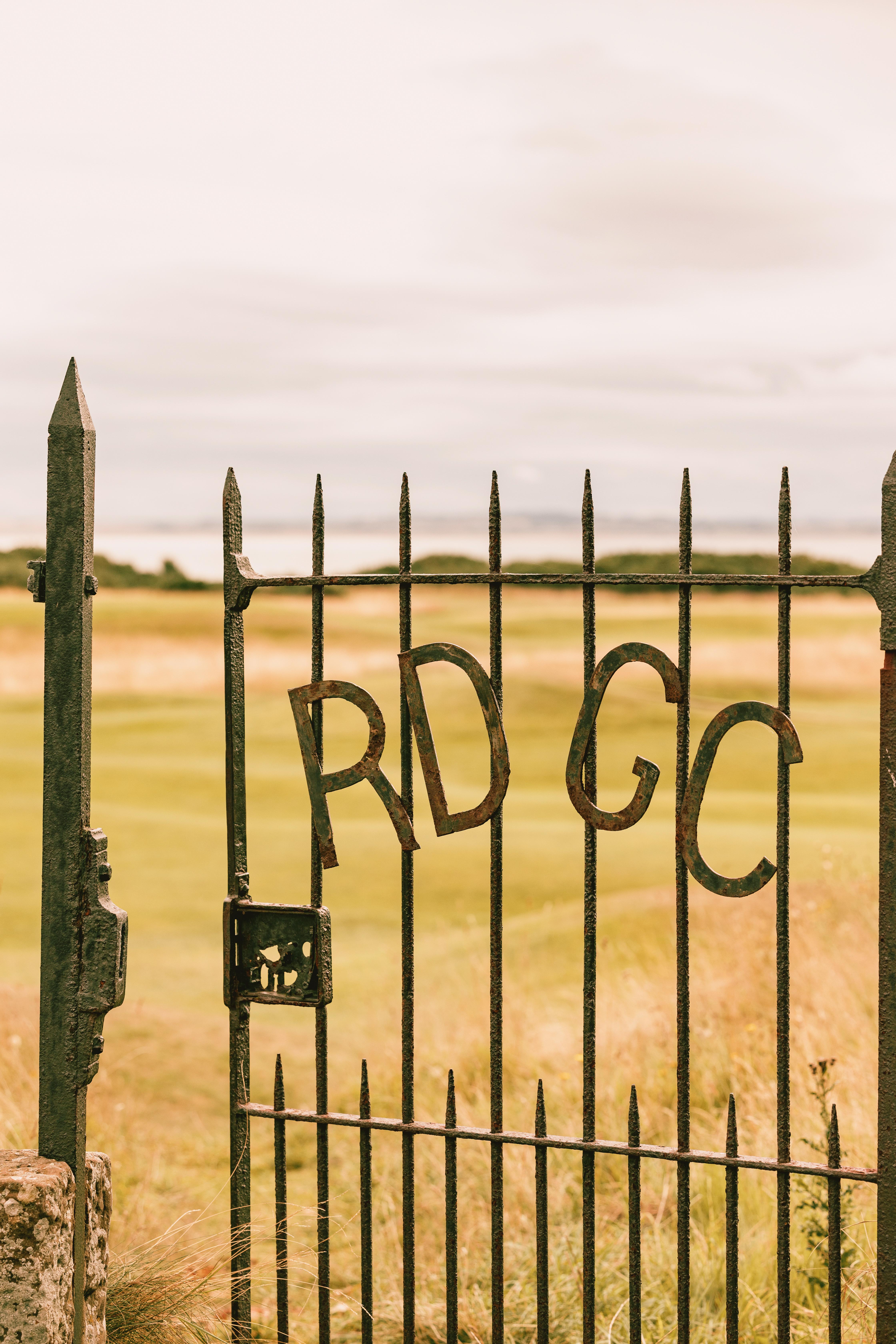 Dornoch Station Hotell Exteriör bild The club's initials on the entrance gate