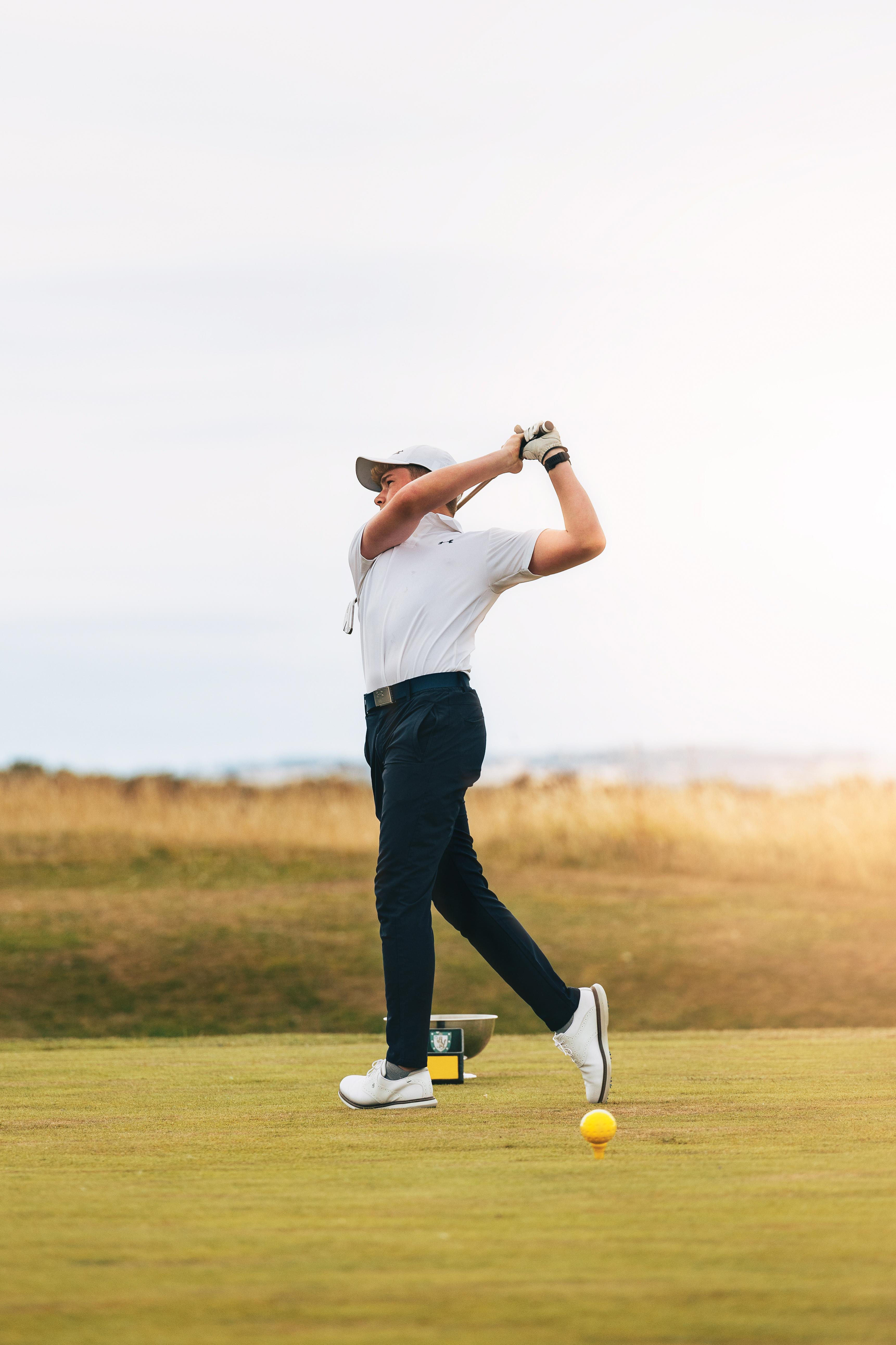 Dornoch Station Hotell Exteriör bild Golf player