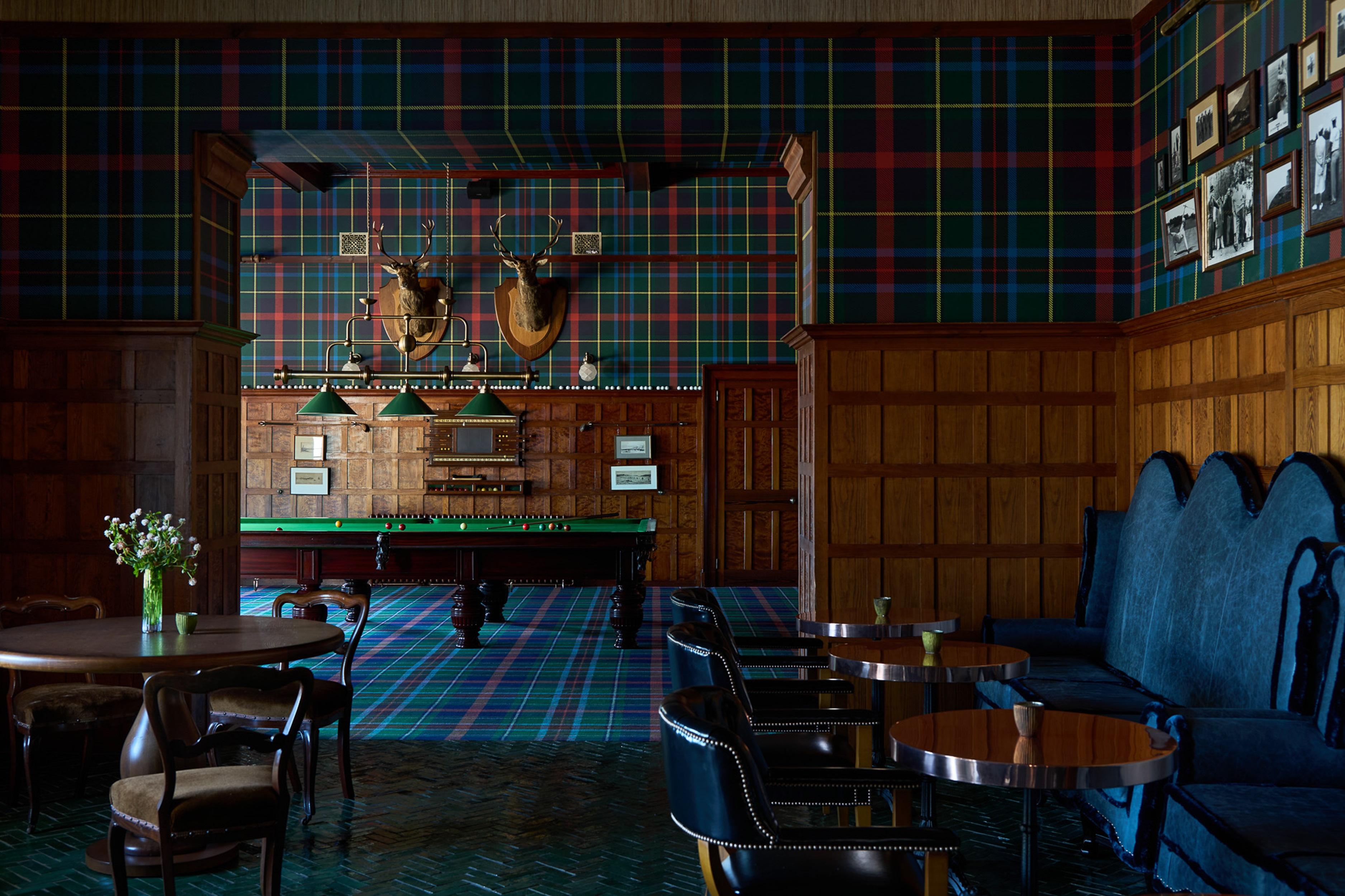 Dornoch Station Hotell Exteriör bild The interior of the bar